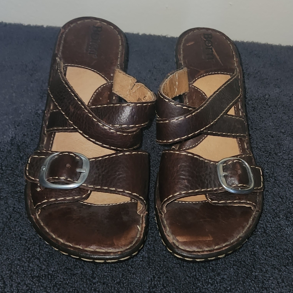 ‼️MAKE AN OFFER‼️Born Brown Leather Sandals with Buckle Size 6‼️MAKE AN OFFER‼️
